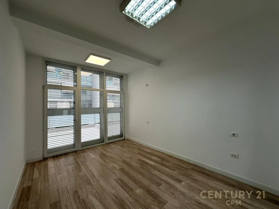 Tirane, jepet me qera apartament 1 Katshe Kati 1, 413 m² 4.500 € (komuna e parisit)