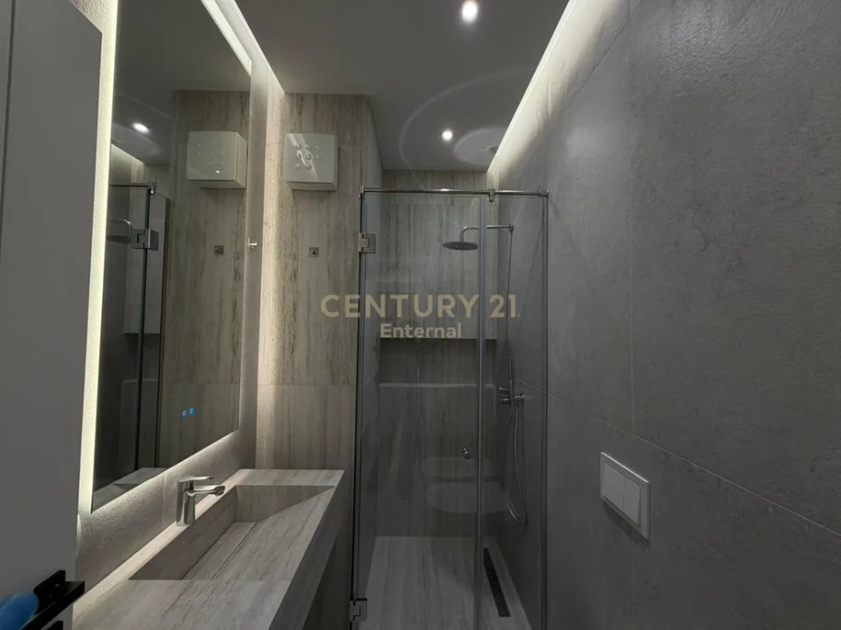 Tirane, jepet me qera apartament 2+1 Kati 5, 116 m² 1.550 € (mine peza)