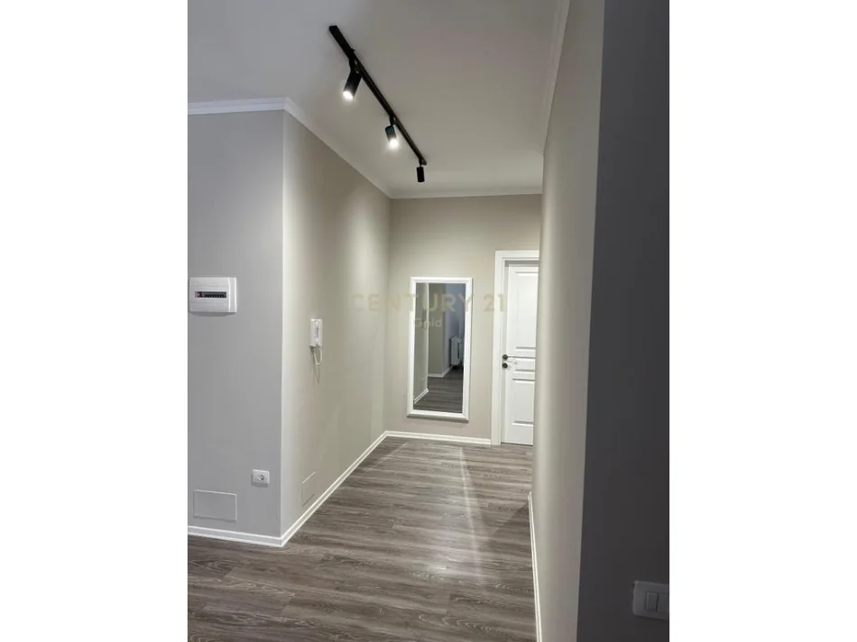 Tirane, jepet me qera apartament 2+1+Ballkon Kati 6, 110 m² 800 € 