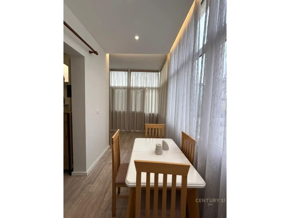 Tirane, jepet me qera apartament 1+1 Kati 4, 70 m² 650 € (Komuna e Parisit)