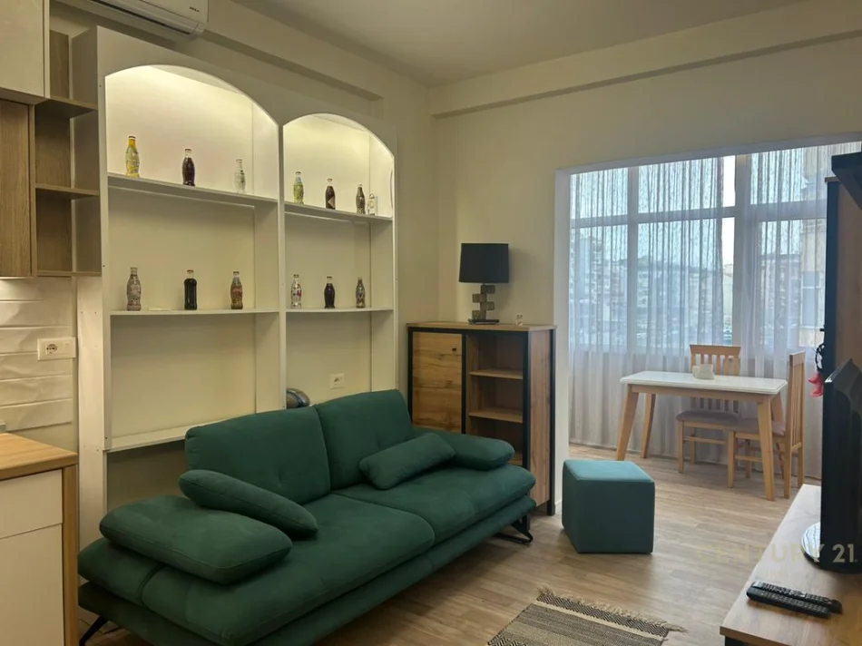 Tirane, jepet me qera apartament 1+1 Kati 4, 70 m² 650 € (komuna e parisit)