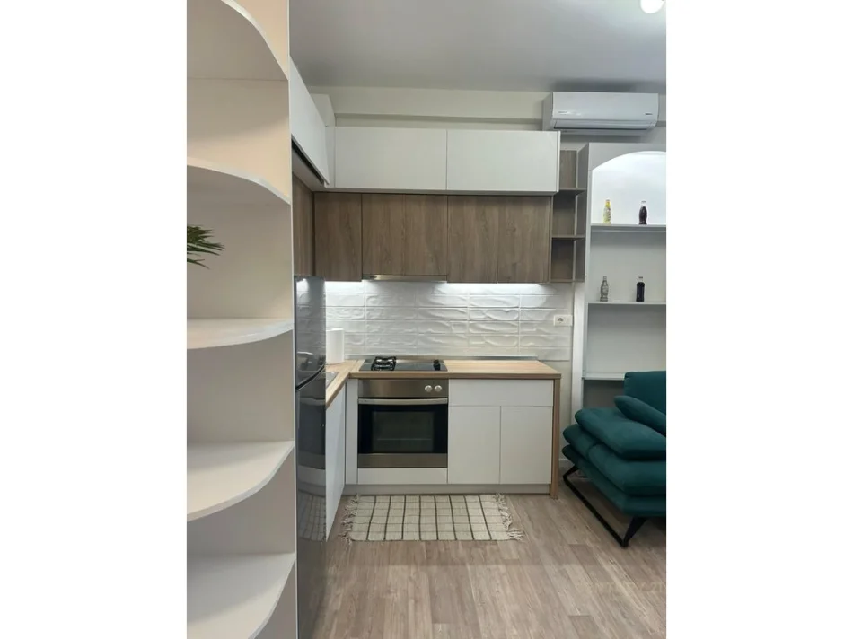Tirane, jepet me qera apartament 1+1 Kati 4, 70 m² 650 € (komuna e parisit)