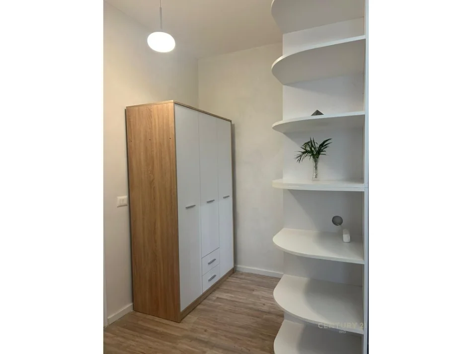 Tirane, jepet me qera apartament 1+1 Kati 4, 70 m² 650 € (komuna e parisit)