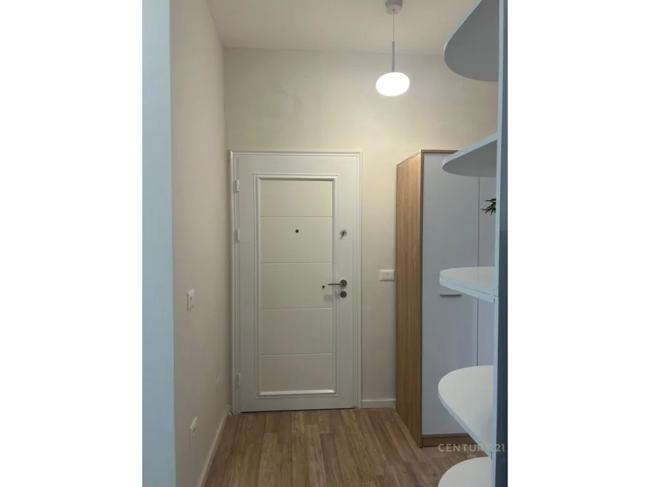 Tirane, jepet me qera apartament 1+1 Kati 4, 70 m² 650 € (komuna e parisit)