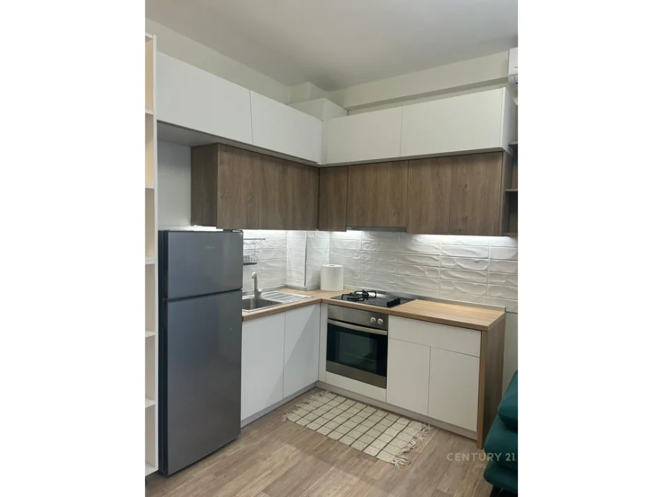 Tirane, jepet me qera apartament 1+1 Kati 4, 70 m² 650 € (Komuna e Parisit)