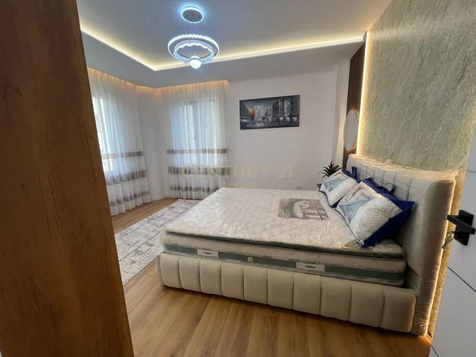 Tirane, jepet me qera apartament 2+1 Kati 7, 116 m² 265.000 € (pallati me shigjeta)