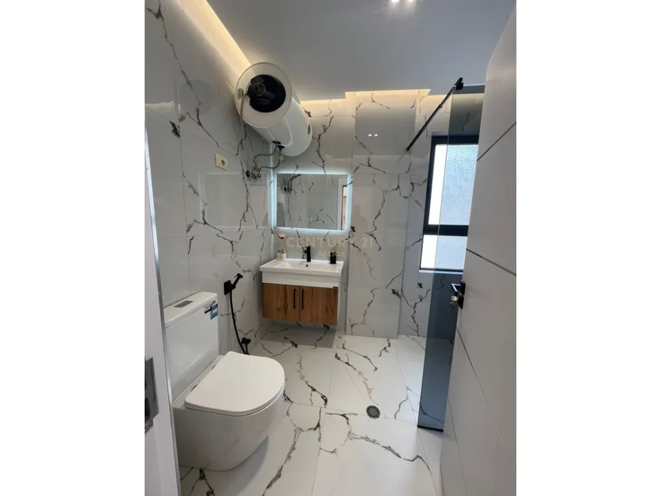 Tirane, jepet me qera apartament 2+1 Kati 7, 116 m² 265.000 € (pallati me shigjeta)