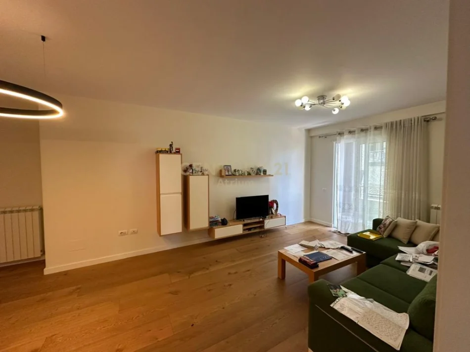 Tirane, shitet apartament 2+1 Kati 3, 151 m² 250.000 € (Kinostudio)
