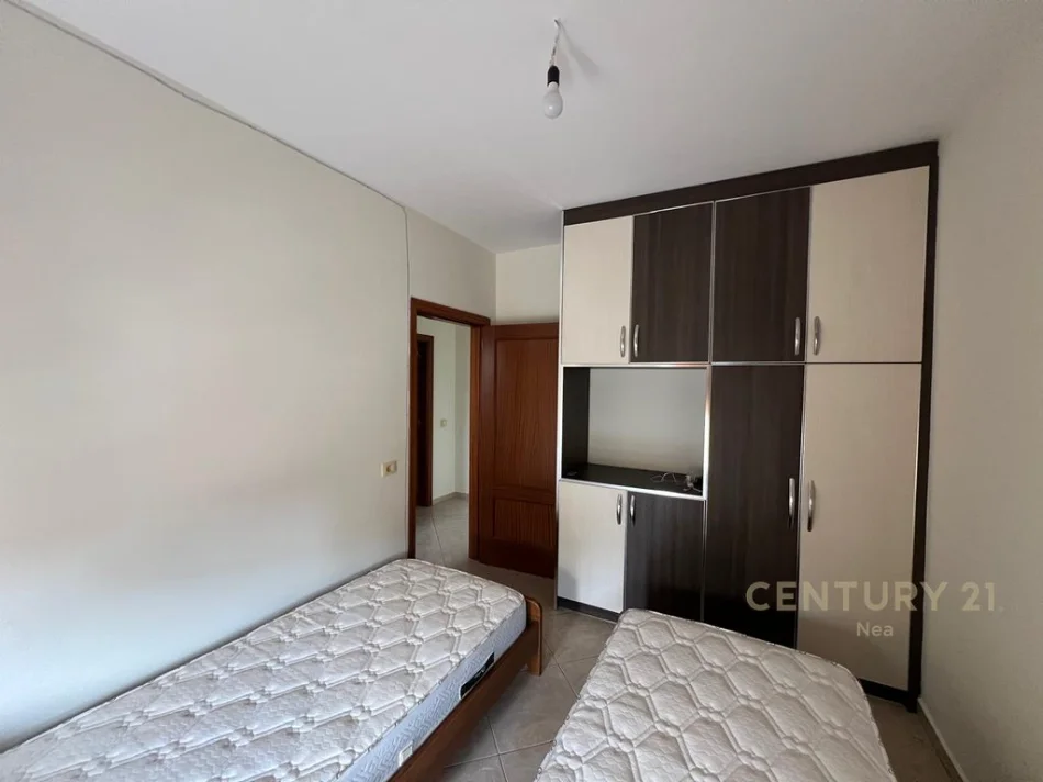 Tirane, jepet me qera apartament 2+1 Kati 6, 106 m² 550 € (mrapa globe)