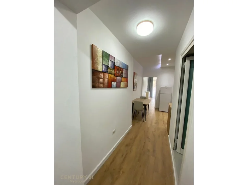 Tirane, jepet me qera apartament 1+1 Kati 5, 69 m² 600 € (myslym shyri)