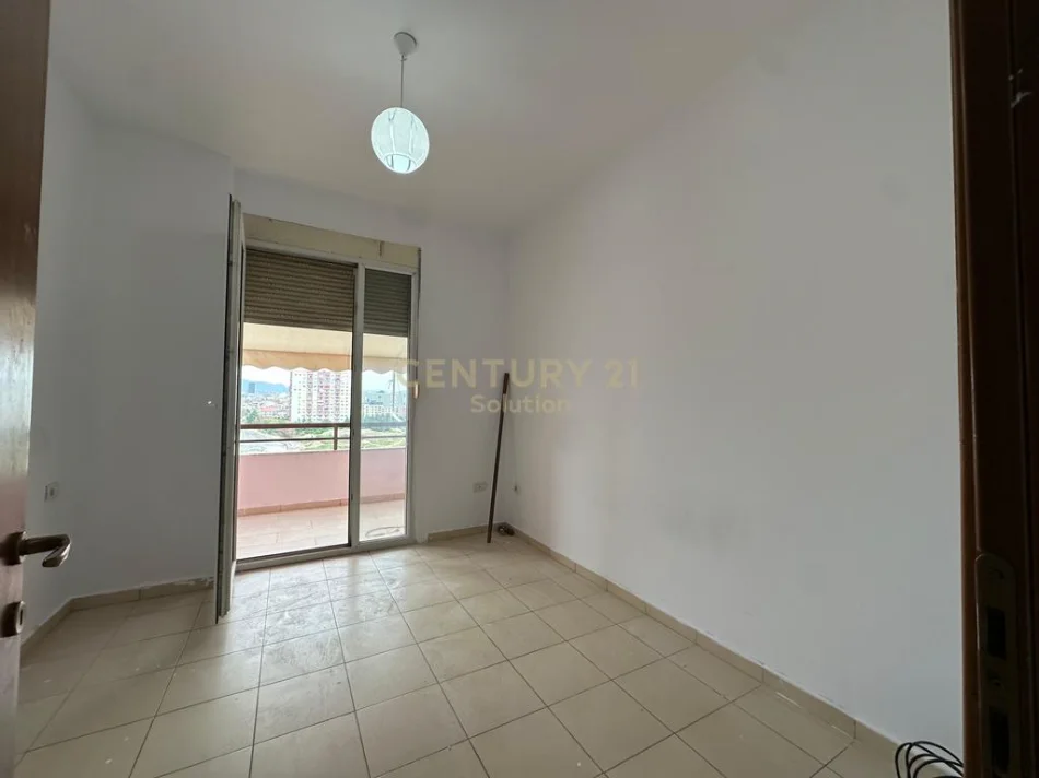 Tirane, shitet apartament 2+1 Kati 7, 98 m² 125.000 € (kthesa e kamzes)