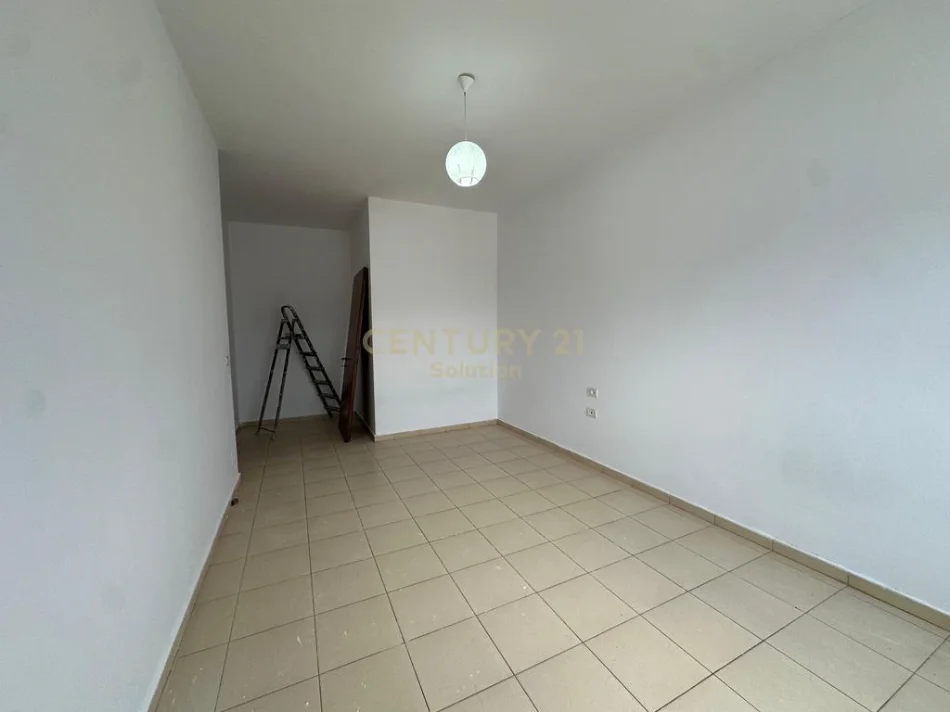 Tirane, shitet apartament 2+1 Kati 7, 98 m² 125.000 € (kthesa e kamzes)