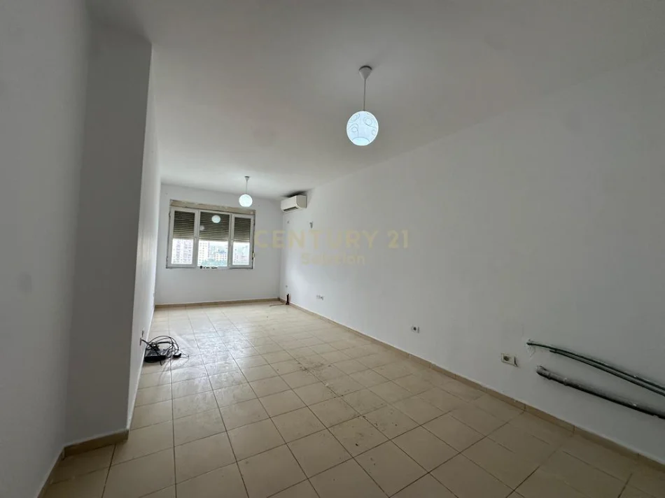 Tirane, shitet apartament 2+1 Kati 7, 98 m² 125.000 € (kthesa e kamzes)