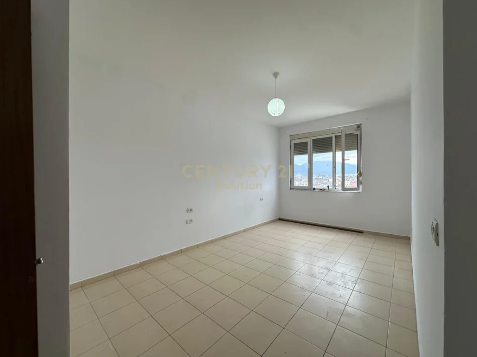 Tirane, shitet apartament 2+1 Kati 7, 98 m² 125.000 € (kthesa e kamzes)