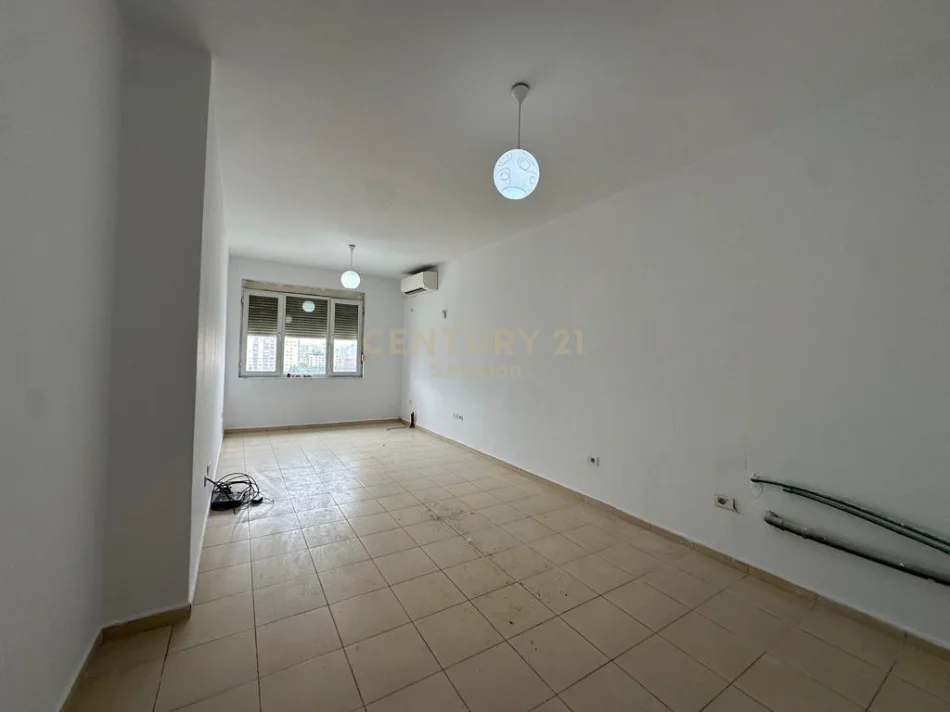 Tirane, shitet apartament 2+1 Kati 7, 98 m² 125.000 € (kthesa e kamzes)