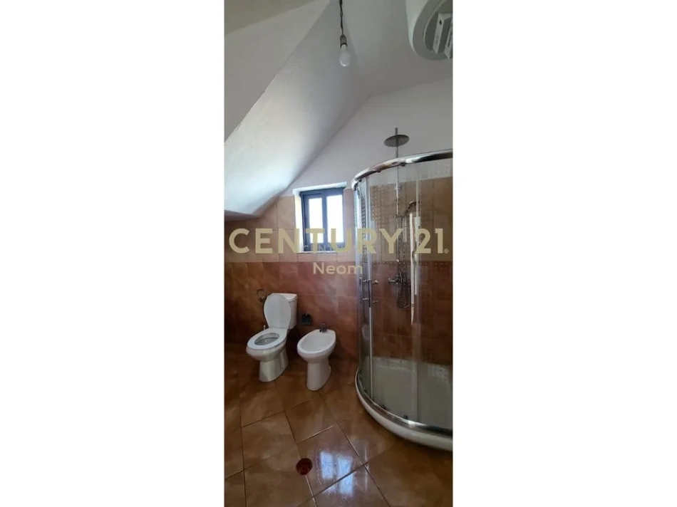 Tirane, jepet me qera shtepi 2+1 Kati 2, 227 m² 650 € (jordan misja)