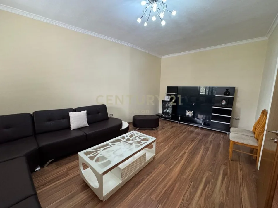 Shkoder, shitet Vile 3+1+Ballkon Kati 3, 260 m² 275.000 € (dergut)