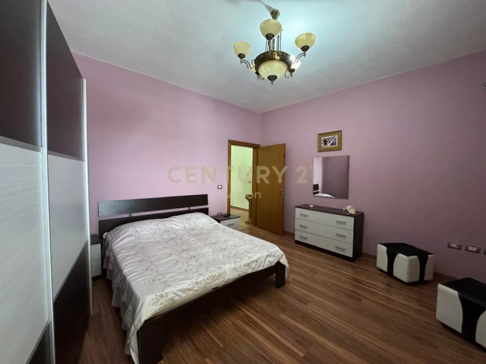 Shkoder, shitet Vile 3+1+Ballkon Kati 3, 260 m² 275.000 € (dergut)
