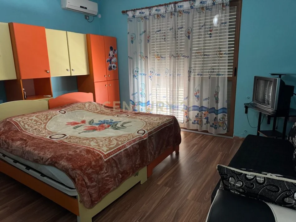 Shkoder, shitet Vile 3+1+Ballkon Kati 3, 260 m² 275.000 € (dergut)