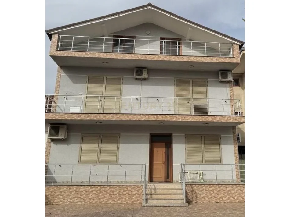 Shkoder, shitet Vile 3+1+Ballkon Kati 3, 260 m² 275.000 € (dergut)