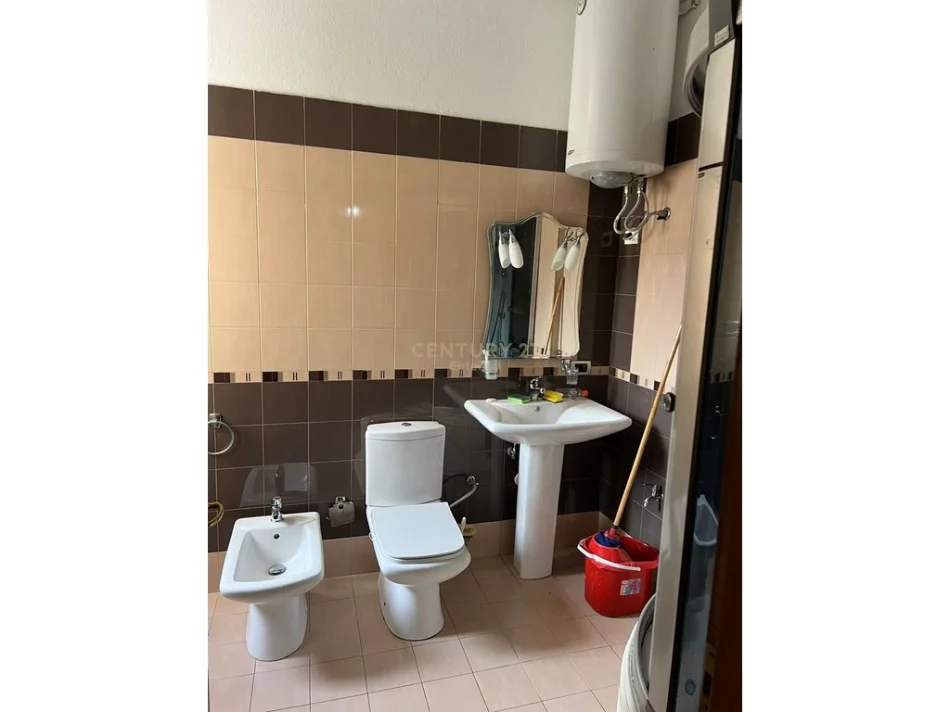 Tirane, jepet me qera apartament 2+1 Kati 4, 151 m² 700 € 
