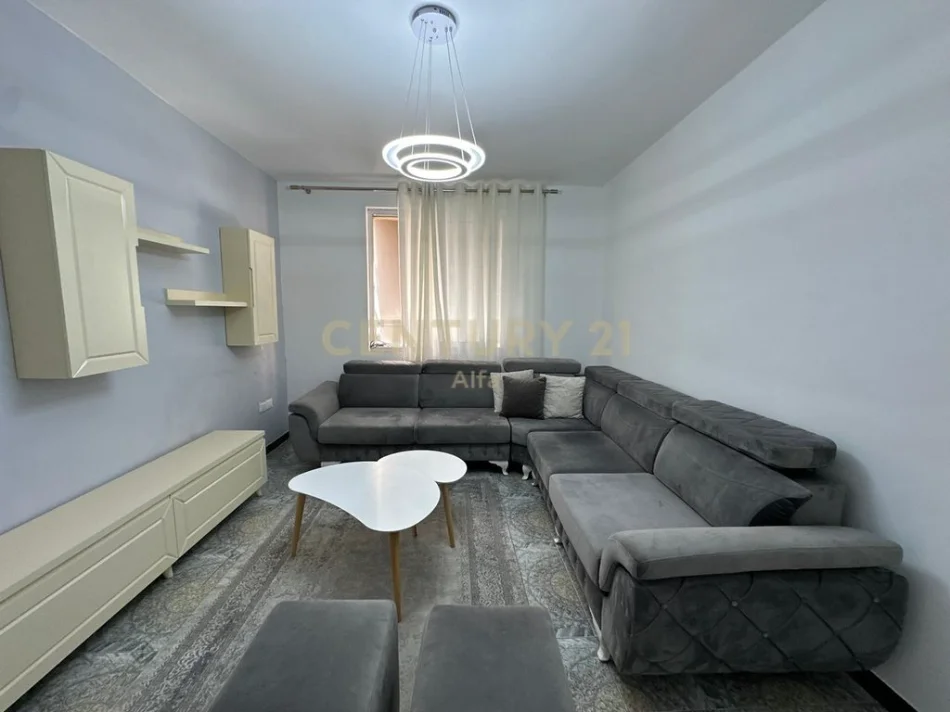 Tirane, shitet 2+1 Kati 3, 84 m² 160.000 € (Rrugen e Durresit)