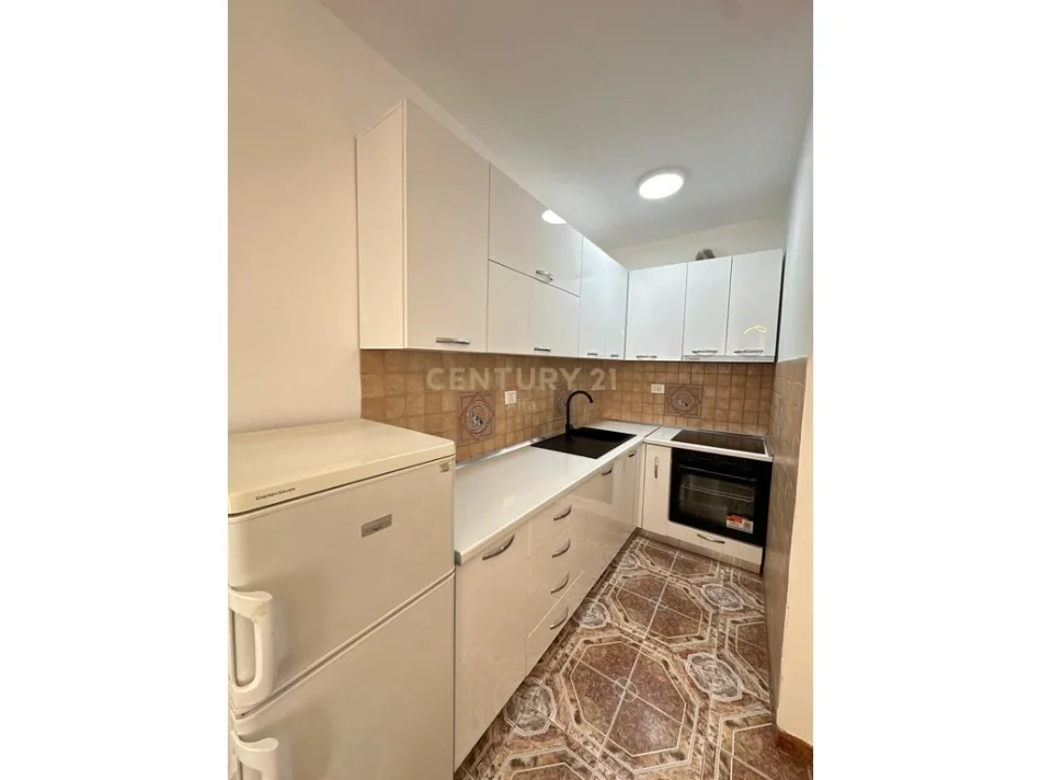 Tirane, shitet 2+1 Kati 3, 84 m² 160.000 € (Rrugen e Durresit)