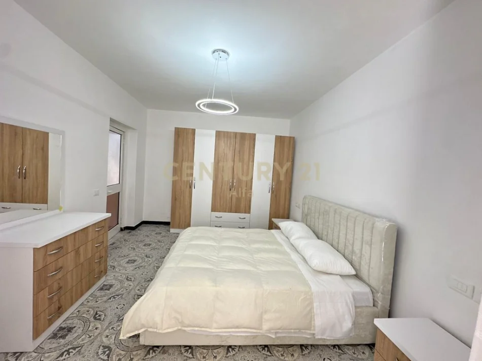 Tirane, shitet 2+1 Kati 3, 84 m² 160.000 € (Rrugen e Durresit)