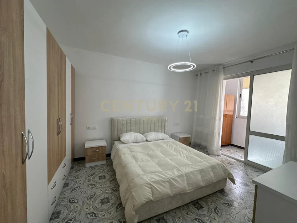 Tirane, shitet 2+1 Kati 3, 84 m² 160.000 € (Rrugen e Durresit)