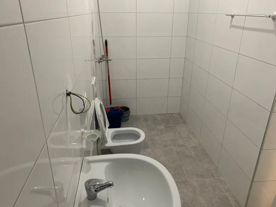 Tirane, jepet me qera apartament 2+1+Aneks+Ballkon Kati 8, 120 m² 450 € (Univers City)