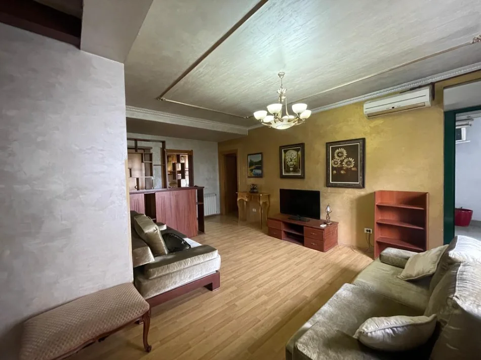 Tirane, jepet me qera apartament 3+1+Ballkon Kati 3, 150 m² 1.200 € (zogu zi)