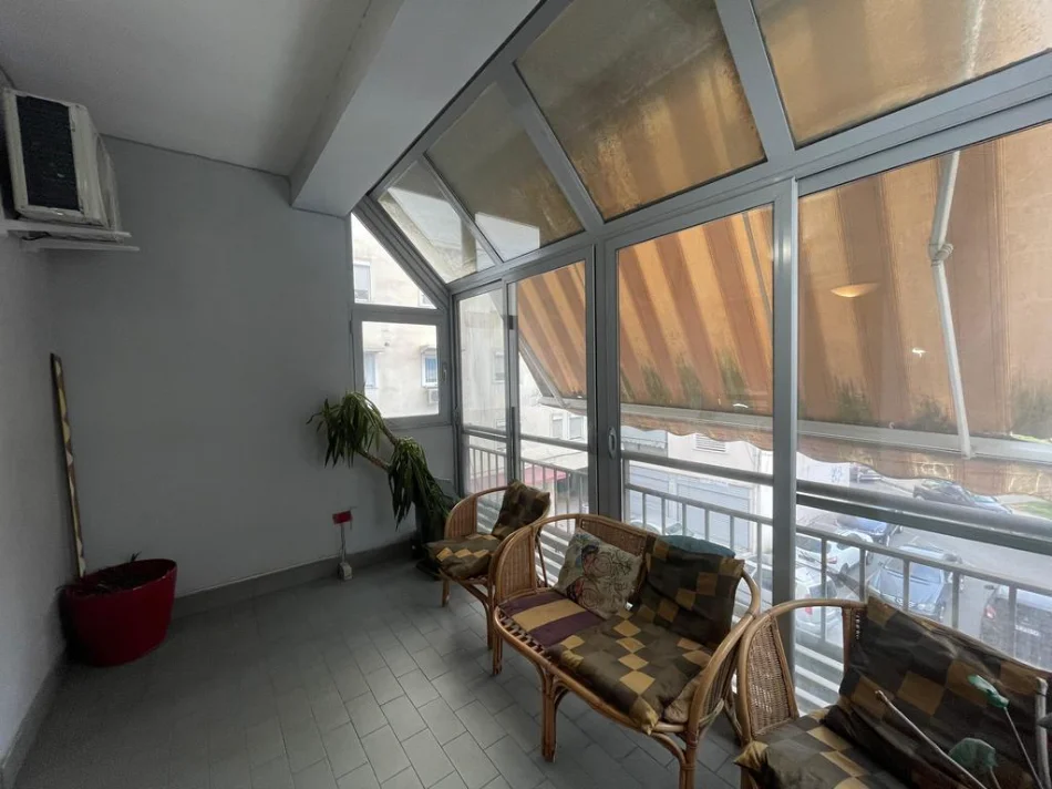 Tirane, jepet me qera apartament 3+1+Ballkon Kati 3, 150 m² 1.200 € (zogu zi)