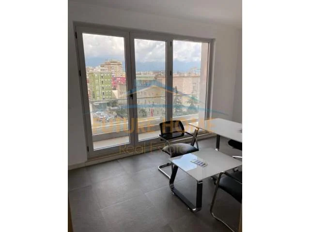 Tirane, jepet me qera ambjent biznesi Kati 3, 125 m² 1.100 Euro (Qender)