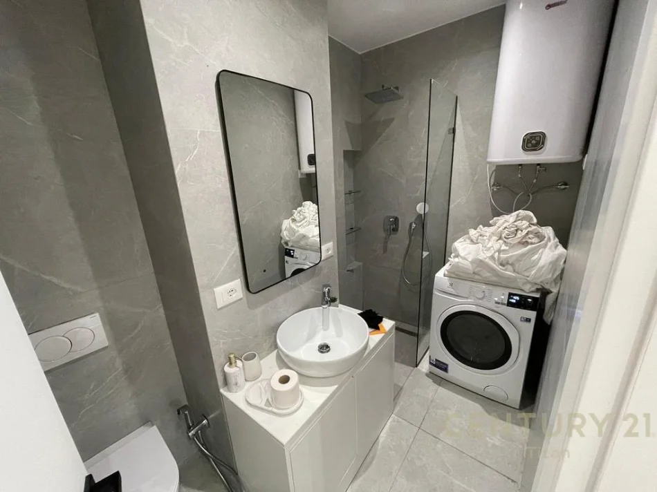 Tirane, jepet me qera apartament 2+1 Kati 8, 126 m² 1.800 € (lake view rruga e kosovareve)