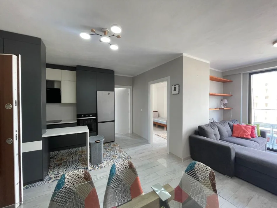 Tirane, jepet me qera apartament 3+1 Kati 10, 110 m² 700 € (ish fusha aviacionit)