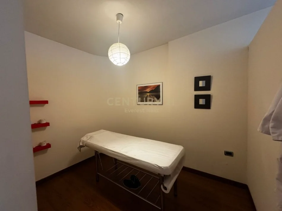Tirane, jepet me qera ambjent biznesi Kati 0, 100 m² 1.000 € (ISH EKSPOZITA)