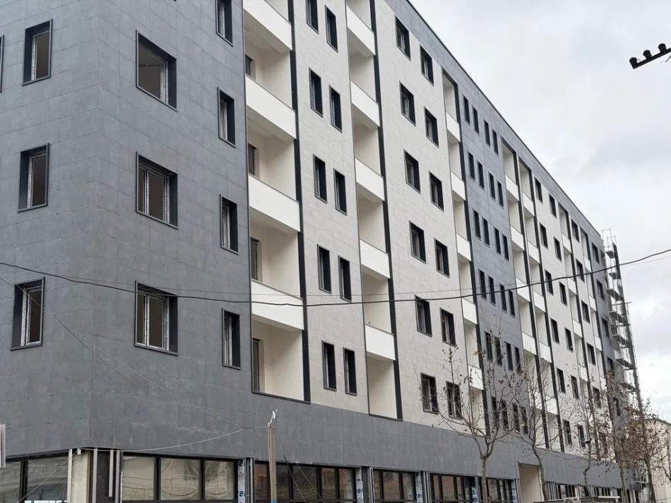 Tirane, shitet apartament 1+1 Kati 3, 70 m² 105.000 € (Paskuqan)