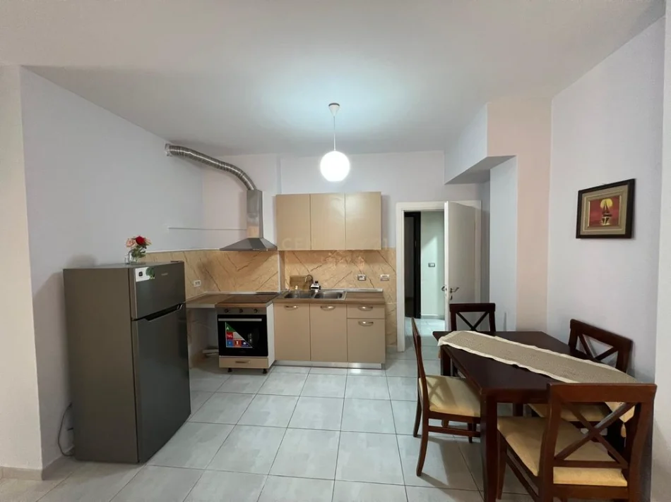 Tirane, jepet me qera apartament 3+1 Kati 2, 85 m² 500 € (Sotir Caci)