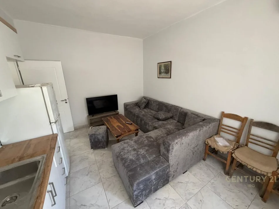 Tirane, jepet me qera apartament 2+1 Kati 4, 64 m² 650 € (zogu i zi)