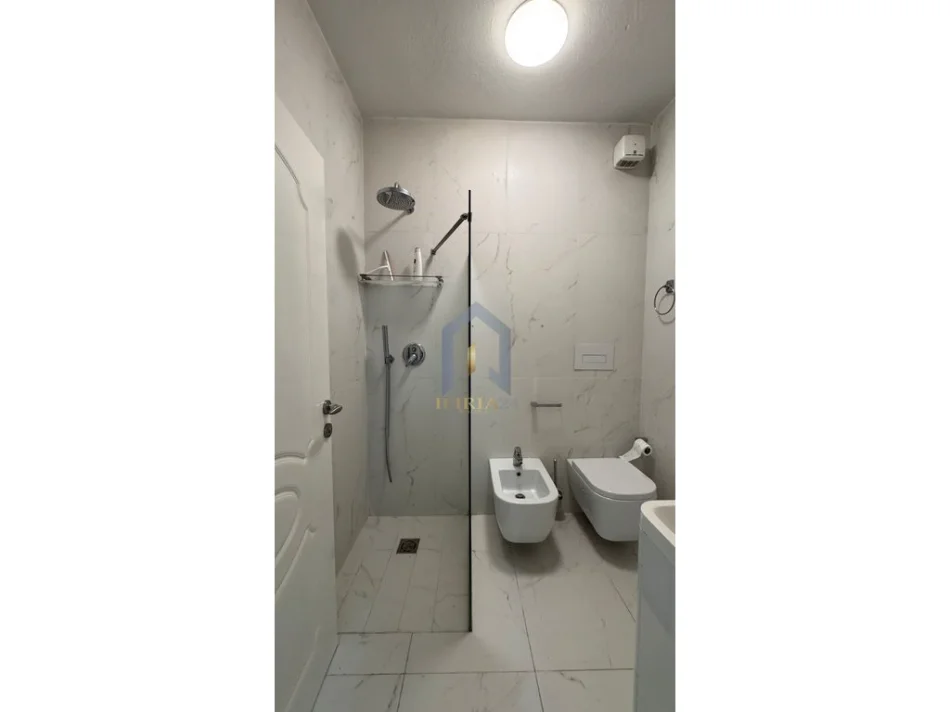 Tirane, shitet apartament 2+1+Ballkon Kati 8, 118 m² 220.000 € (Apartament 2+1 ne shitje tek Pazari I Ri)