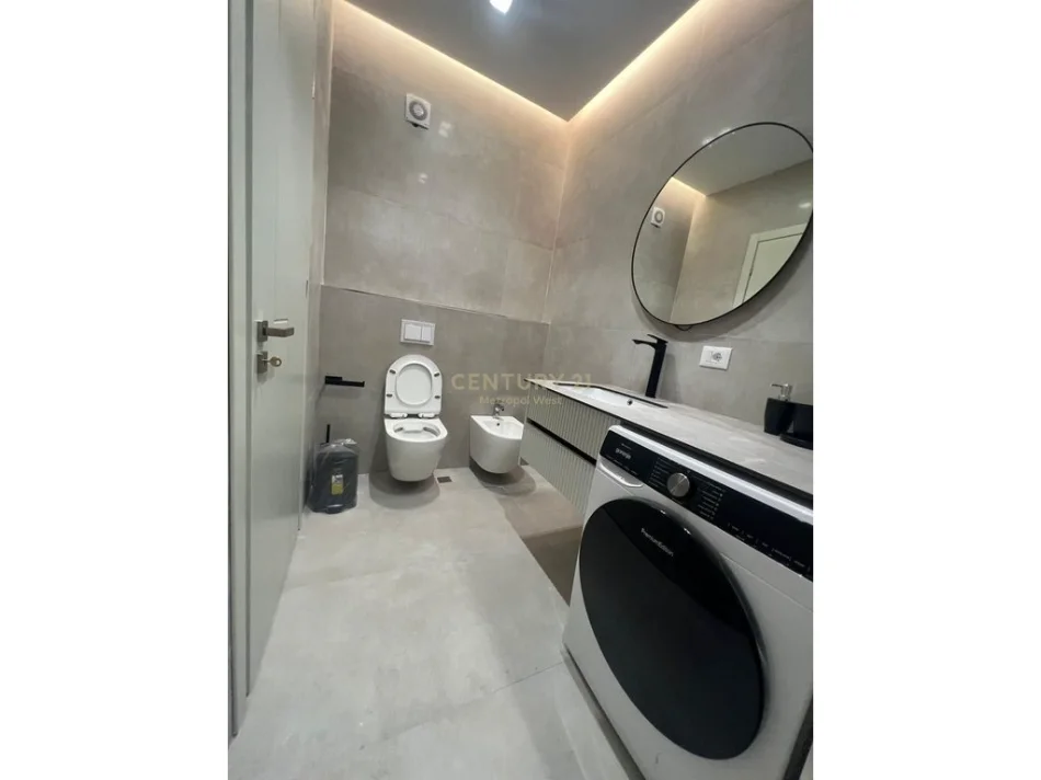 Tirane, jepet me qera apartament 1+1 Kati 5, 62 m² 800 € (Porcelan)