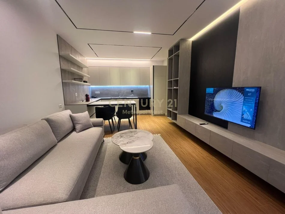 Tirane, jepet me qera apartament 1+1 Kati 5, 62 m² 800 € (Porcelan)