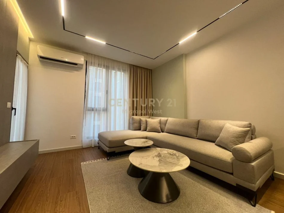 Tirane, jepet me qera apartament 1+1 Kati 5, 62 m² 800 € (Porcelan)