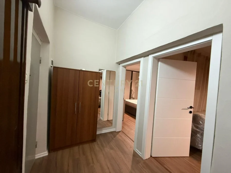 Tirane, jepet me qera apartament 1+1+Ballkon Kati 4, 50 m² 700 € 