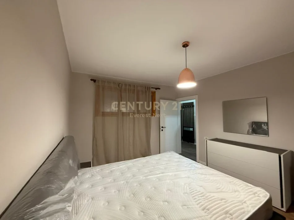 Tirane, jepet me qera apartament 1+1 Kati 4, 50 m² 700 € 