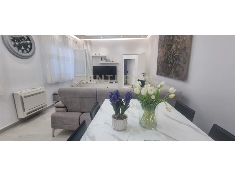 Tirane, shitet Vile 2 Katshe Kati 2, 374 m² 290.000 € (yrshek)