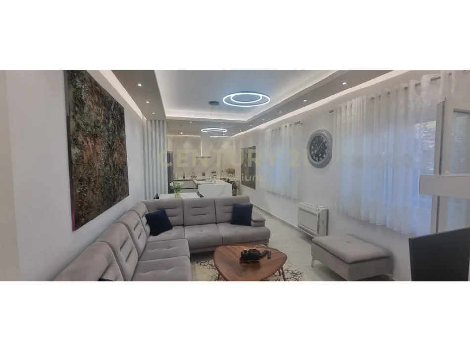 Tirane, shitet Vile 2 Katshe Kati 2, 374 m² 290.000 € (yrshek)