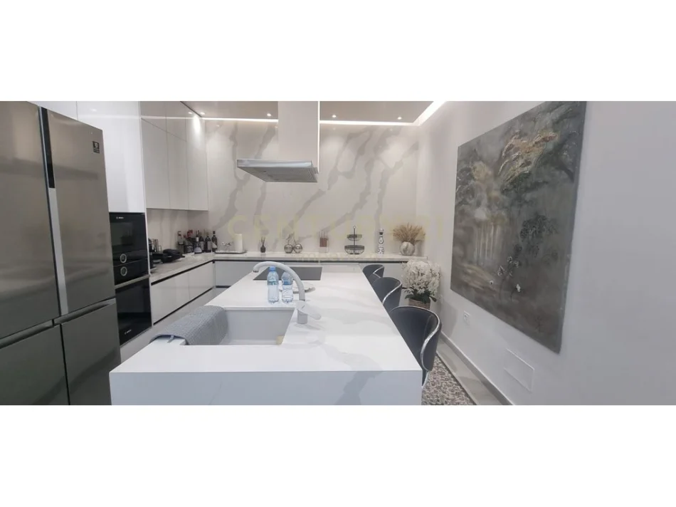 Tirane, shitet Vile 2 Katshe Kati 2, 374 m² 290.000 € (yrshek)