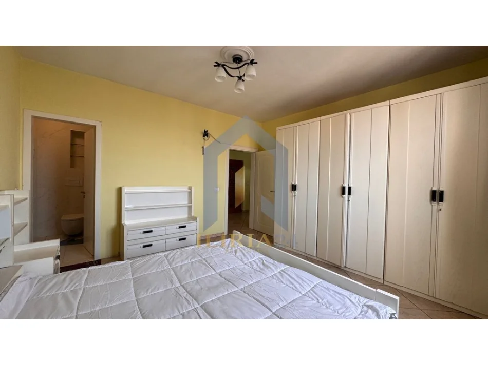 Tirane, shitet apartament 2+1+Ballkon Kati 8, 118 m² 220.000 € (Apartament 2+1 ne shitje tek Pazari I Ri)