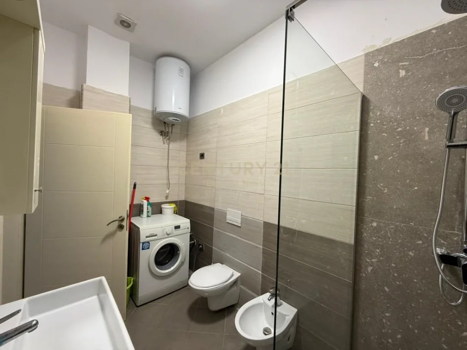Tirane, jepet me qera apartament 2+1 Kati 1, 102 m² 750 € 